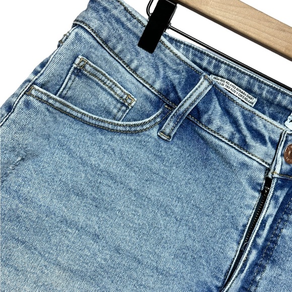 High Rise Bermuda Stretch Denim Short Size 17 Ava & Viv NWOT - Picture 4 of 11